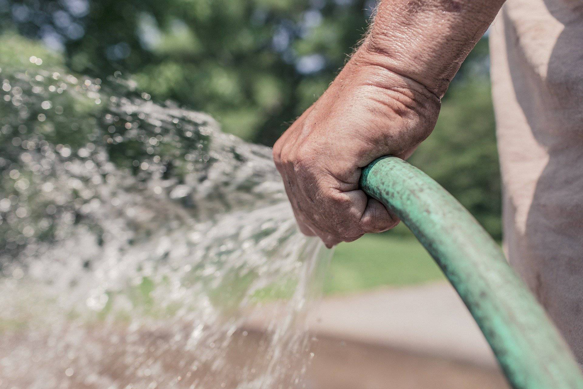 Einbau eines Außenwasserzählers für die Gartenbewässerung